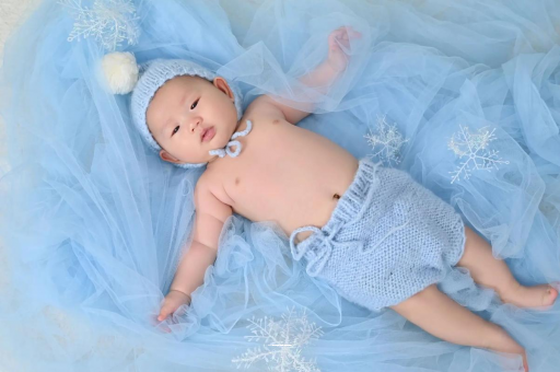 博尔塔拉蒙古三岁宝宝肚子大
